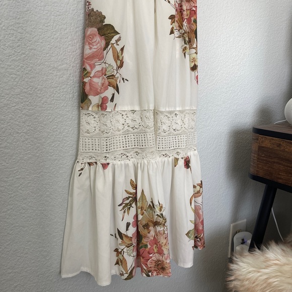 Hello Molly floral and lace maxi dress - Picture 5 of 13